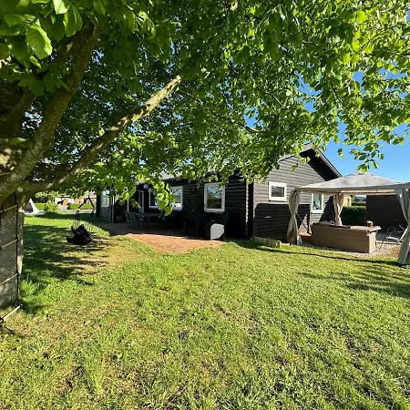 Holiday home Charming Tree House Close To Legoland