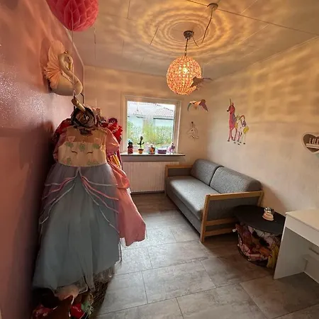 Holiday home Charming Tree House Close To Legoland
