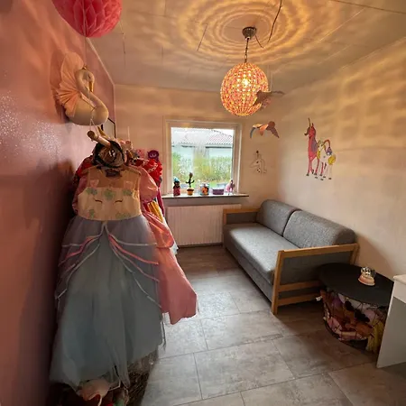 Charming Tree House Close To Legoland Holiday home *