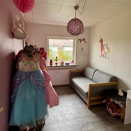 Charming Tree House Close To Legoland *