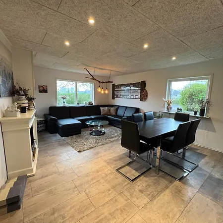 Charming Tree House Close To Legoland Holiday home *
