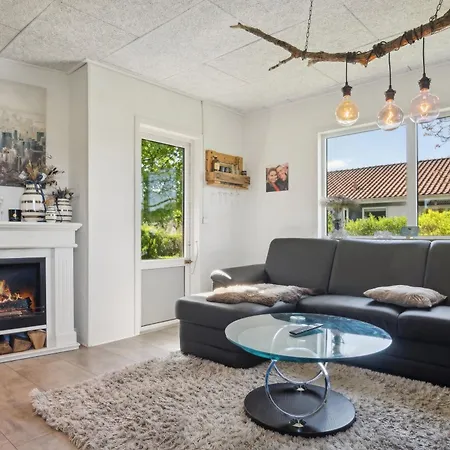Charming Tree House Close To Legoland Holiday home *