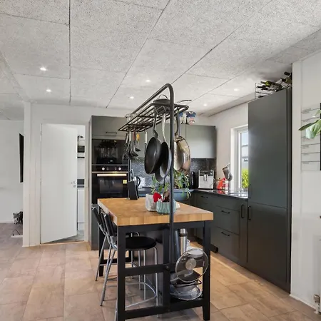 Charming Tree House Close To Legoland Holiday home *