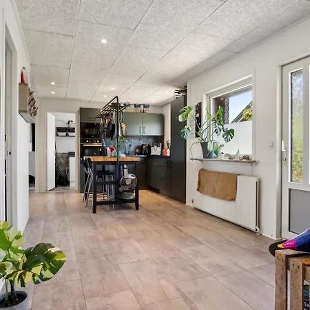 Charming Tree House Close To Legoland Holiday home