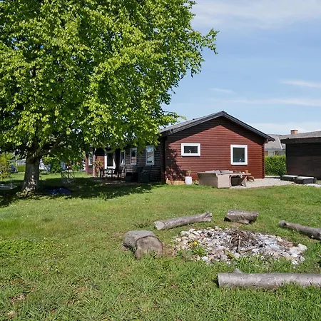 Charming Tree House Close To Legoland *